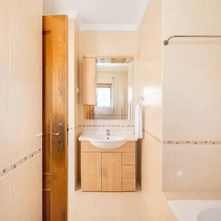 Villa Serenity Tapada - Pool, Cinema & Gym