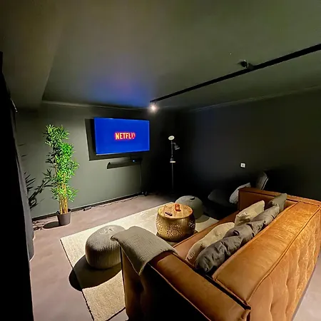 Villa Serenity Tapada - Pool, Cinema & Gym