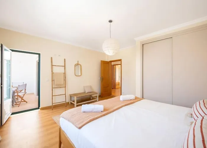 Villa Serenity Tapada - Pool, Cinema & Gym