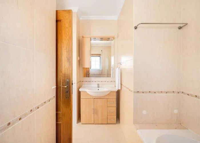 Villa Serenity Tapada - Pool, Cinema & Gym